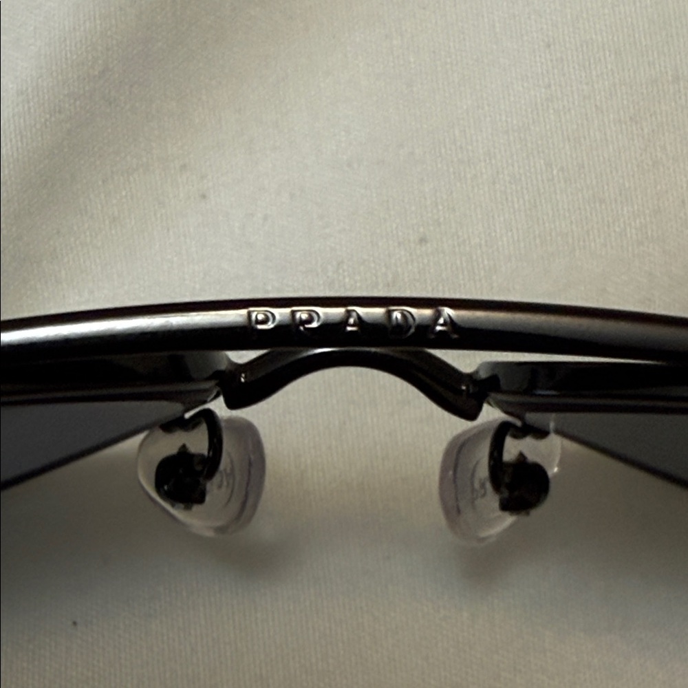 PRADA Women’s 62mm POLARIZED,Black Sunglasses with Red Temple LOGO Stripe.🔥🔥 - Picture 5 of 8